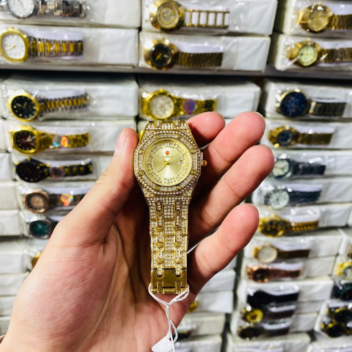 Luxury Gold Diamond-Studded Wrist Watch – Premium Designer Style Quartz Watch for Men